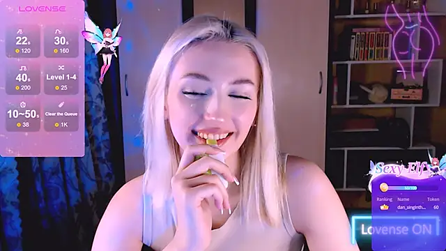 Snapshot of beauty_blonde chatting on March 5, 2025, 12:27 am beauty blonde online show from March 5, 2025, 12:27 am