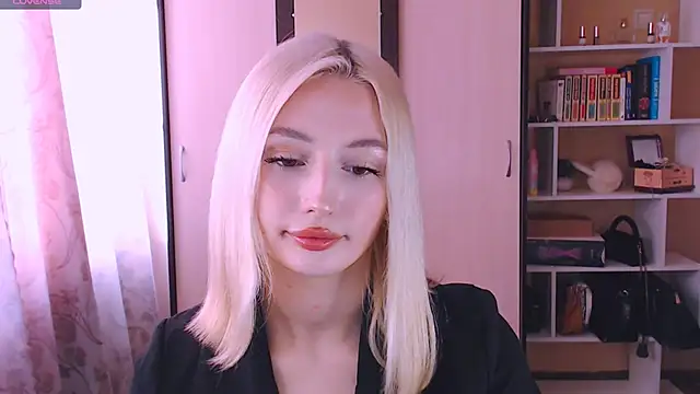 Snapshot of beauty_blonde chatting on March 4, 2025, 8:35 am beauty blonde online show from March 4, 2025, 8:35 am