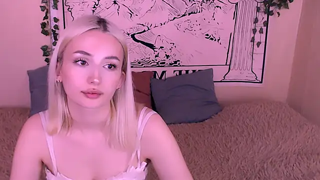 Snapshot of beauty_blonde chatting on March 10, 2025, 8:50 am beauty blonde online show from March 10, 2025, 8:50 am