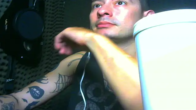 Snapshot of vampireathome chatting on March 17, 2025, 1:35 am vampireathome online show from March 17, 2025, 1:35 am