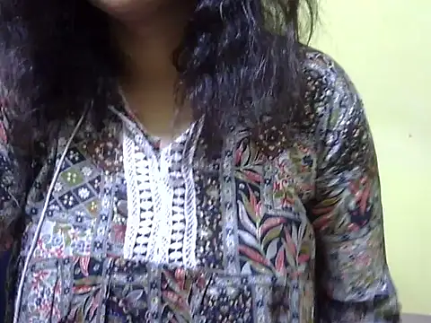 Snapshot of Your_cutiepie_ chatting on November 21, 2025, 8:35 am Your cutiepie online show from November 21, 2025, 8:35 am