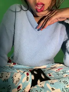 Snapshot of shnaz_1 chatting on December 16, 2025, 5:06 pm shnaz 1 online show from December 16, 2025, 5:06 pm