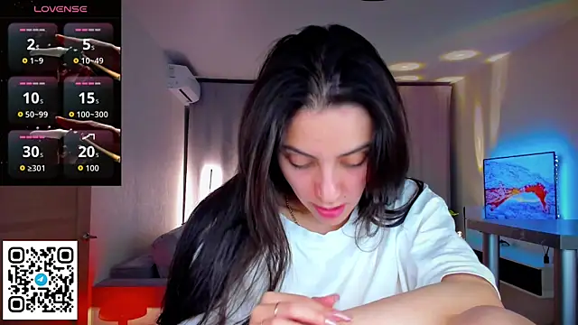 EmiliaZen online show from April 13, 2026, 9:41 pm