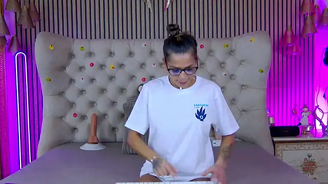 Snapshot of PlayfulShow chatting on November 11, 2025, 9:04 am PlayfulShow online show from November 11, 2025, 9:04 am