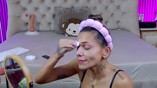 Snapshot of PlayfulShow chatting on November 26, 2025, 10:59 am PlayfulShow online show from November 26, 2025, 10:59 am