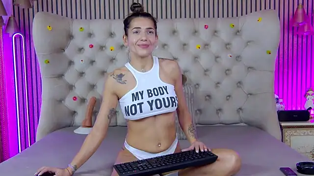 Snapshot of PlayfulShow chatting on December 15, 2025, 12:11 pm PlayfulShow online show from December 15, 2025, 12:11 pm