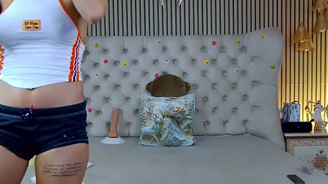 Snapshot of PlayfulShow chatting on December 5, 2025, 12:26 pm PlayfulShow online show from December 5, 2025, 12:26 pm