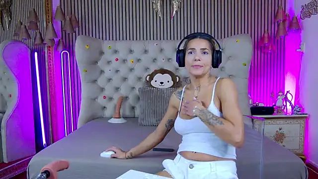 Snapshot of PlayfulShow chatting on November 8, 2025, 2:42 pm PlayfulShow online show from November 8, 2025, 2:42 pm