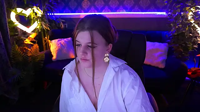 Snapshot of KristiMoons chatting on March 4, 2025, 8:16 pm KristiMoons online show from March 4, 2025, 8:16 pm