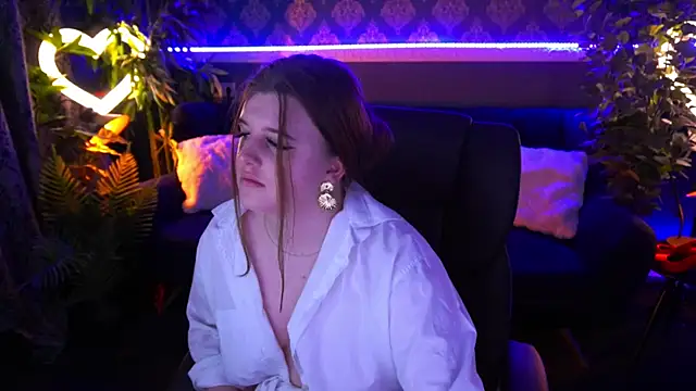 Snapshot of KristiMoons chatting on March 4, 2025, 11:22 pm KristiMoons online show from March 4, 2025, 11:22 pm