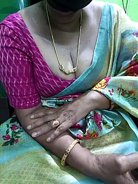 Snapshot of niiveditha chatting on October 6, 2025, 1:12 pm niiveditha online show from October 6, 2025, 1:12 pm