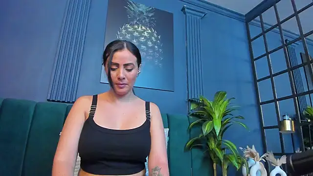 scarlet edwars online show from March 6, 2026, 7:20 pm