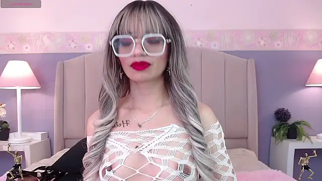 Snapshot of Emerald_gh chatting on October 22, 2025, 8:08 pm Emerald gh online show from October 22, 2025, 8:08 pm