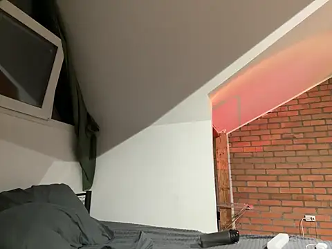 Snapshot of Julian_wins chatting on March 19, 2025, 8:22 pm Julian wins online show from March 19, 2025, 8:22 pm