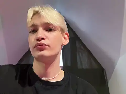 Snapshot of Julian_wins chatting on February 8, 2025, 11:01 am Julian wins online show from February 8, 2025, 11:01 am