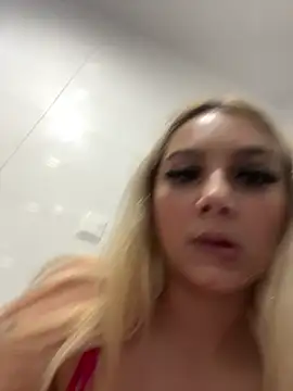 hotamanda01 online show from November 21, 2025, 6:18 pm