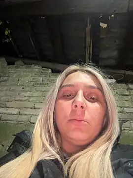 hotamanda01 online show from November 6, 2025, 9:19 pm