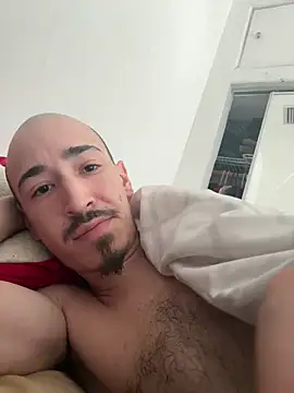 willyro98 online show from April 27, 2026, 1:42 pm