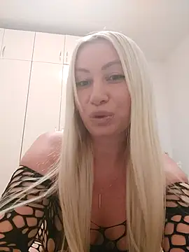 Snapshot of visnjica chatting on November 15, 2025, 10:25 pm visnjica online show from November 15, 2025, 10:25 pm