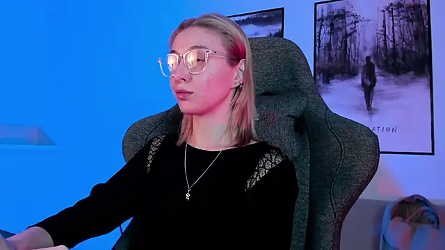 PhilippaAdamas online show from March 6, 2025, 8:52 am