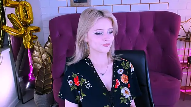 Snapshot of LeonaStane chatting on October 30, 2025, 4:59 pm LeonaStane online show from October 30, 2025, 4:59 pm