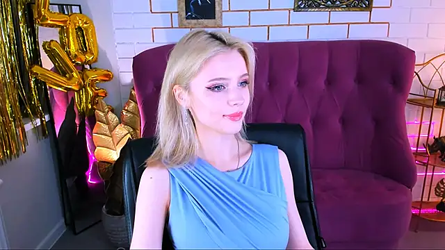 Snapshot of LeonaStane chatting on October 5, 2025, 5:03 pm LeonaStane online show from October 5, 2025, 5:03 pm