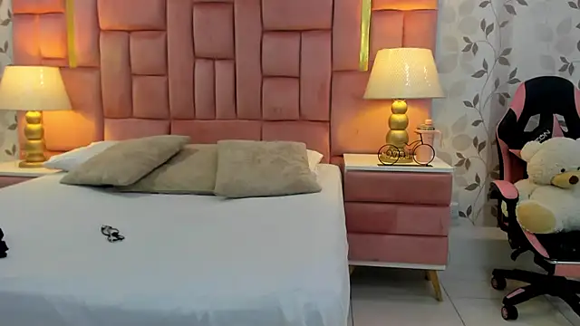 ArianaFranco online show from April 15, 2026, 2:32 pm