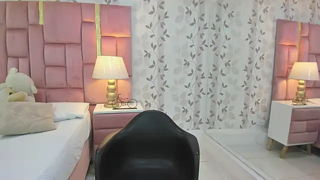 ArianaFranco online show from March 5, 2026, 1:30 pm