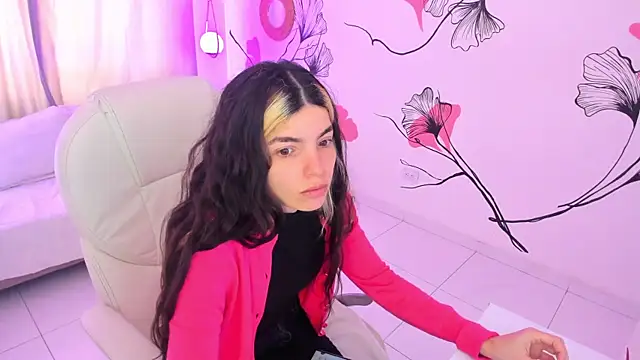 Isabela Fiorelli online show from November 30, 2025, 1:34 pm