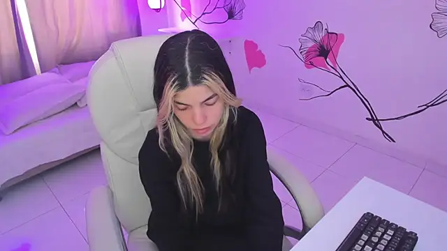 Isabela Fiorelli online show from November 24, 2025, 1:33 pm