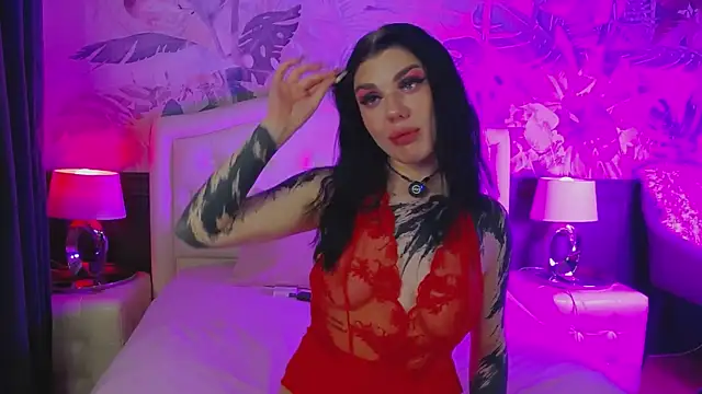 Snapshot of MaeveMoon chatting on April 29, 2026, 8:37 pm MaeveMoon online show from April 29, 2026, 8:37 pm
