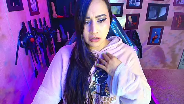 Snapshot of cherryy_bombshelll chatting on February 6, 2026, 6:15 pm cherryy bombshelll online show from February 6, 2026, 6:15 pm