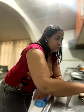 Carola-Ross online show from December 3, 2025, 5:12 pm