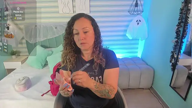 abby apple online show from October 28, 2025, 1:43 pm