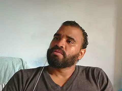Snapshot of YOX22 chatting on May 11, 2026, 1:45 pm YOX22 online show from May 11, 2026, 1:45 pm