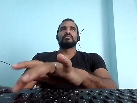 Snapshot of YOX22 chatting on March 3, 2025, 8:43 pm YOX22 online show from March 3, 2025, 8:43 pm