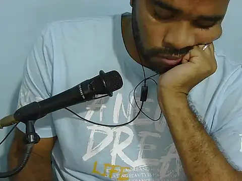 Snapshot of YOX22 chatting on September 14, 2025, 12:33 am YOX22 online show from September 14, 2025, 12:33 am