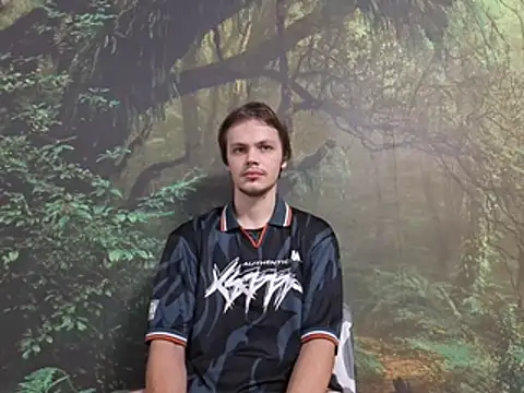 Snapshot of RayMartino chatting on July 10, 2026, 11:27 pm RayMartino online show from July 10, 2026, 11:27 pm