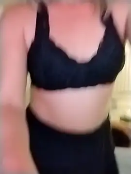 Snapshot of Skippydippy99 chatting on November 23, 2025, 2:32 am Skippydippy99 online show from November 23, 2025, 2:32 am