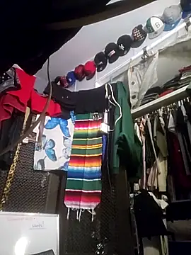 Snapshot of ShysluutGia chatting on November 6, 2025, 7:34 am ShysluutGia online show from November 6, 2025, 7:34 am