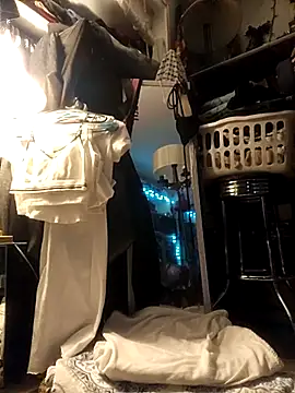 Snapshot of ShysluutGia chatting on November 28, 2025, 1:50 am ShysluutGia online show from November 28, 2025, 1:50 am