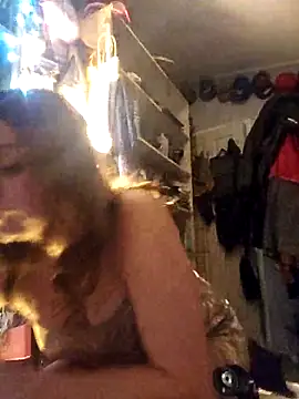 Snapshot of ShysluutGia chatting on November 10, 2025, 2:49 am ShysluutGia online show from November 10, 2025, 2:49 am