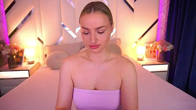 Snapshot of LindsieGreyy chatting on June 8, 2026, 6:25 am LindsieGreyy online show from June 8, 2026, 6:25 am