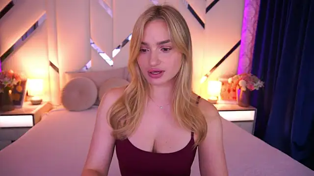 Snapshot of LindsieGreyy chatting on June 4, 2026, 11:48 am LindsieGreyy online show from June 4, 2026, 11:48 am