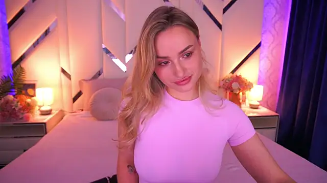 LindsieGreyy online show from April 28, 2026, 6:18 am