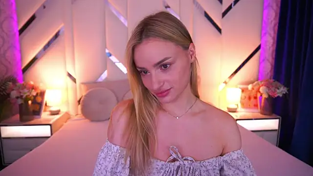 Snapshot of LindsieGreyy chatting on June 6, 2026, 6:07 am LindsieGreyy online show from June 6, 2026, 6:07 am