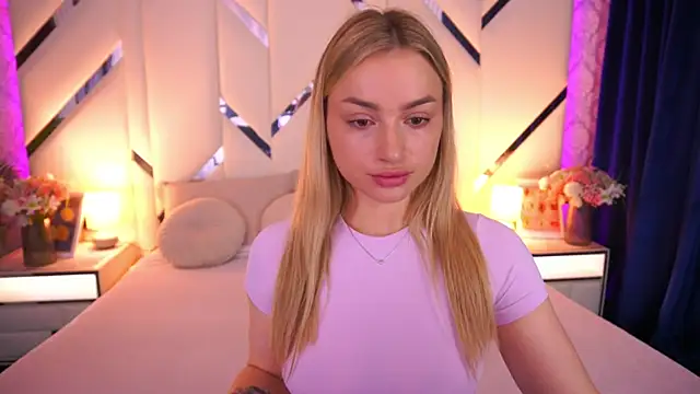 Snapshot of LindsieGreyy chatting on June 7, 2026, 6:29 am LindsieGreyy online show from June 7, 2026, 6:29 am