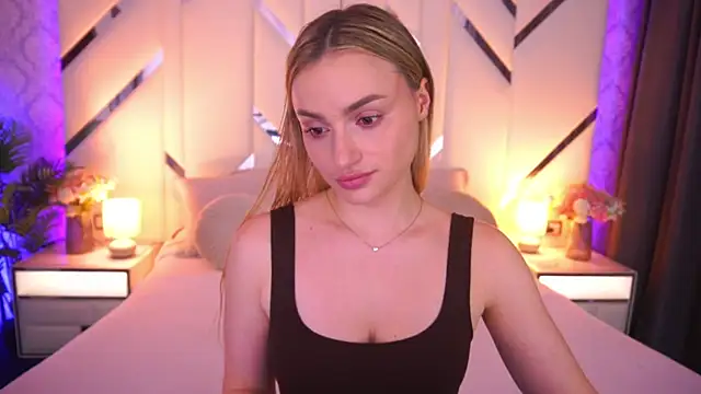 Snapshot of LindsieGreyy chatting on June 18, 2026, 12:10 pm LindsieGreyy online show from June 18, 2026, 12:10 pm