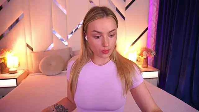 Snapshot of LindsieGreyy chatting on June 11, 2026, 12:02 pm LindsieGreyy online show from June 11, 2026, 12:02 pm