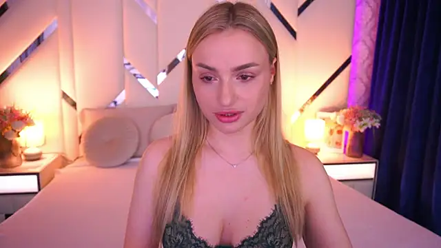 Snapshot of LindsieGreyy chatting on May 25, 2026, 6:56 am LindsieGreyy online show from May 25, 2026, 6:56 am